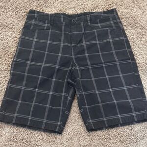 North Face Size 34 Shorts Hiking Camp Black Plaid